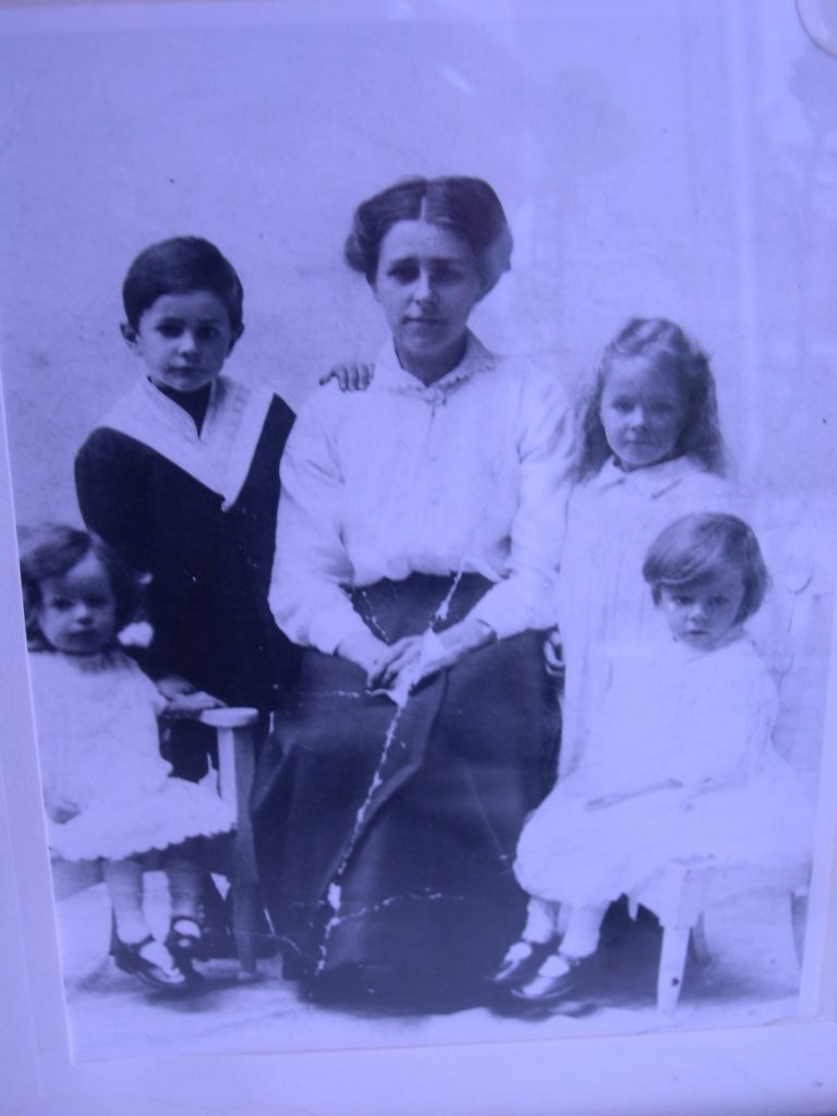 Winifred Morris of old stores with 4 of her eleven children